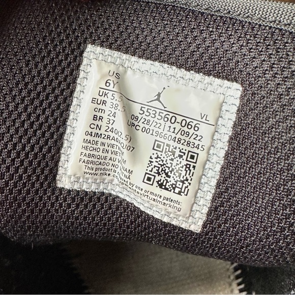 Black Air Jordan Sneakers - Picture 7 of 7